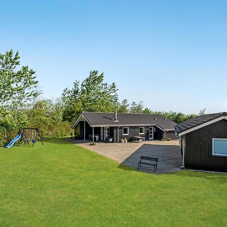 Cozy Home In Tarm With Kitchen Exterior foto