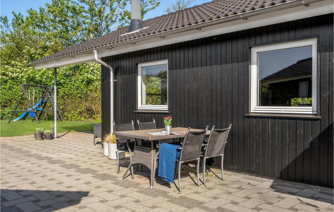 Cozy Home In Tarm With Kitchen Exterior foto